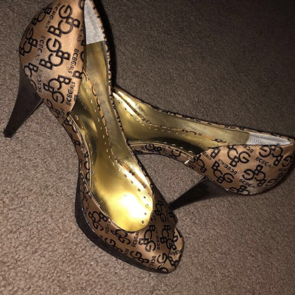 BCBG pumps